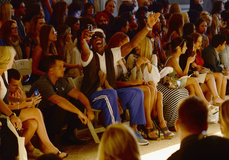 Illustration for article titled Dennis Rodman Had Himself A Good Time At This Fashion Show